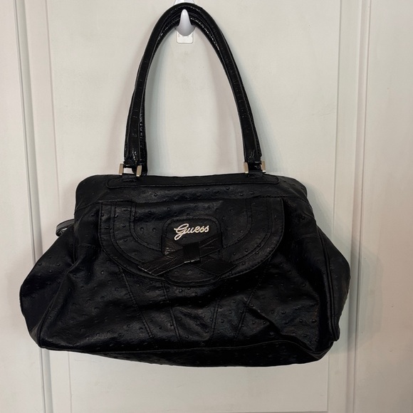 Guess Elegant Black Shoulder Bag - Picture 1 of 7